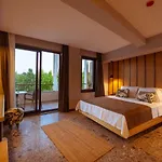 Arwen Hotel
