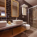 Arwen Hotel